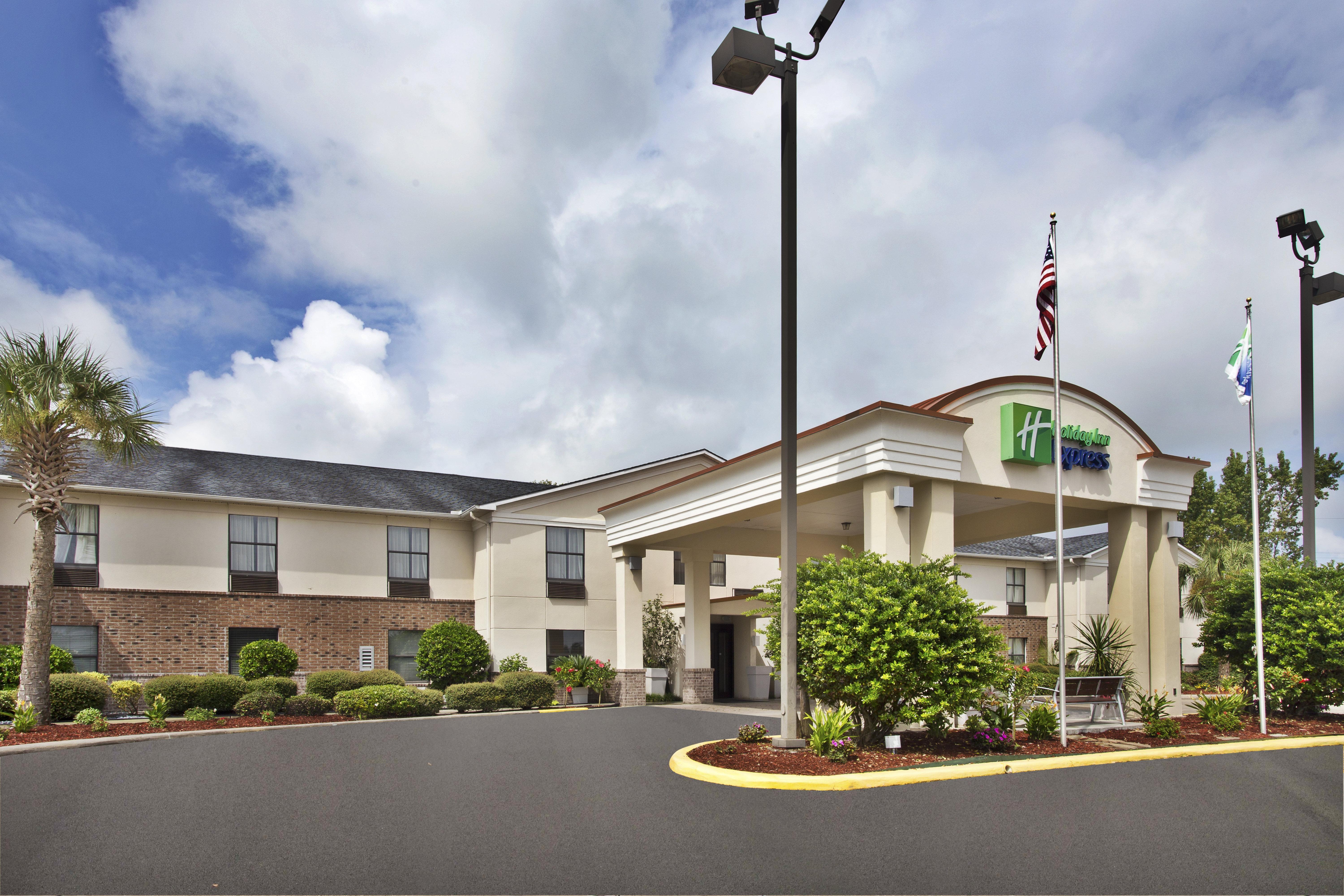 Holiday Inn Express Breaux Bridge By Ihg Henderson Exterior photo