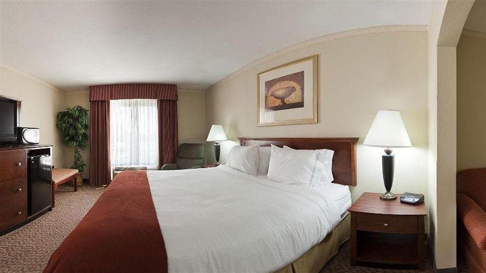 Holiday Inn Express Breaux Bridge By Ihg Henderson Exterior photo